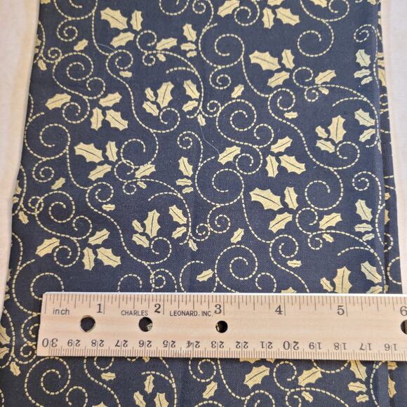 Cotton Fabric Lot Christmas Holly Green Red Floral Print 7 Pc Quilting Crafts - Picture 13 of 16